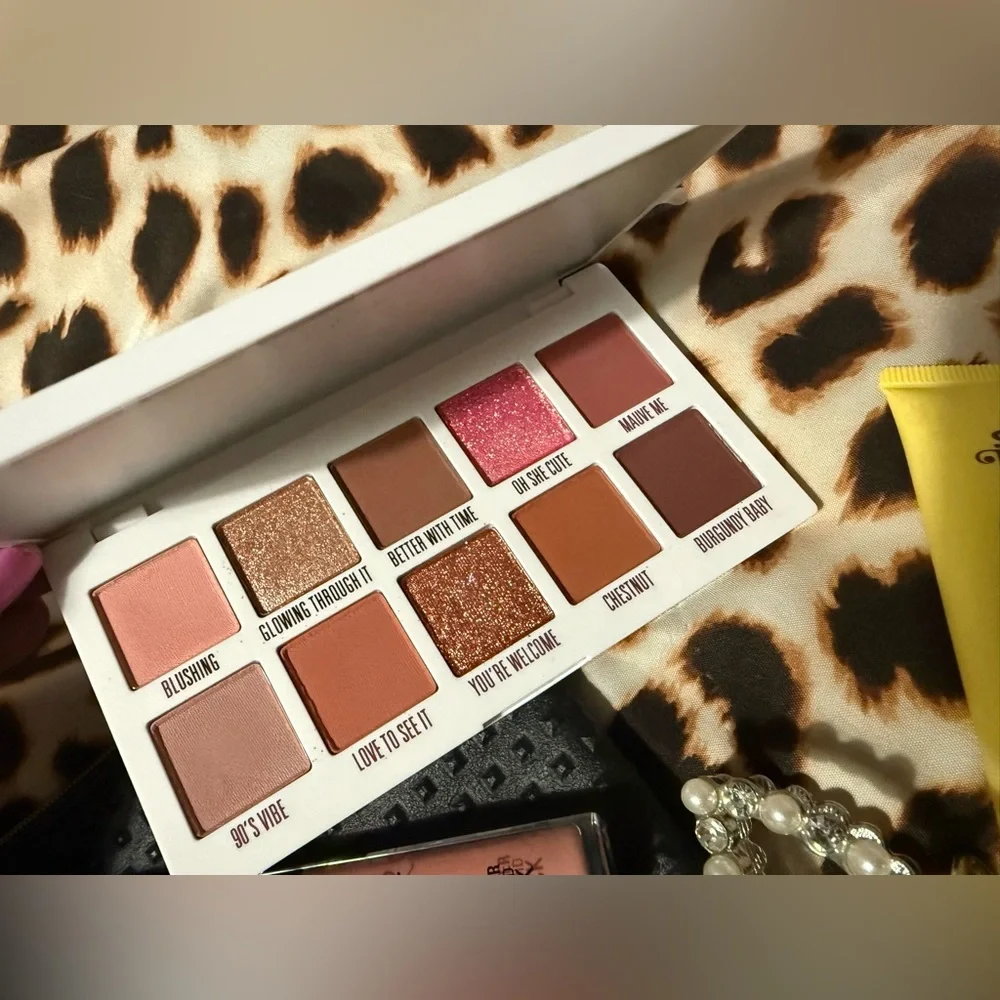 💕Makeup Bundle💕 - Picture 10 of 12